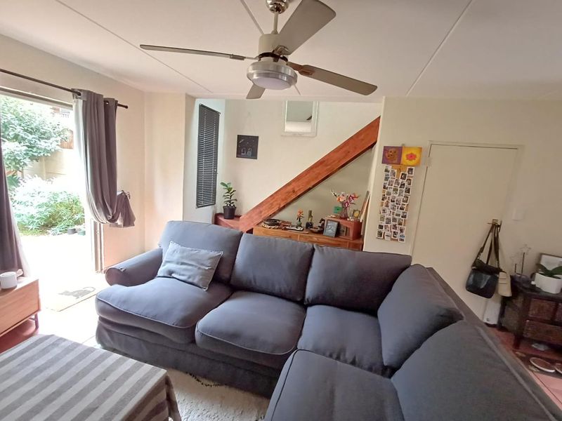 Charming Pet-Friendly Duplex with Enclosed Garden - Photo 7