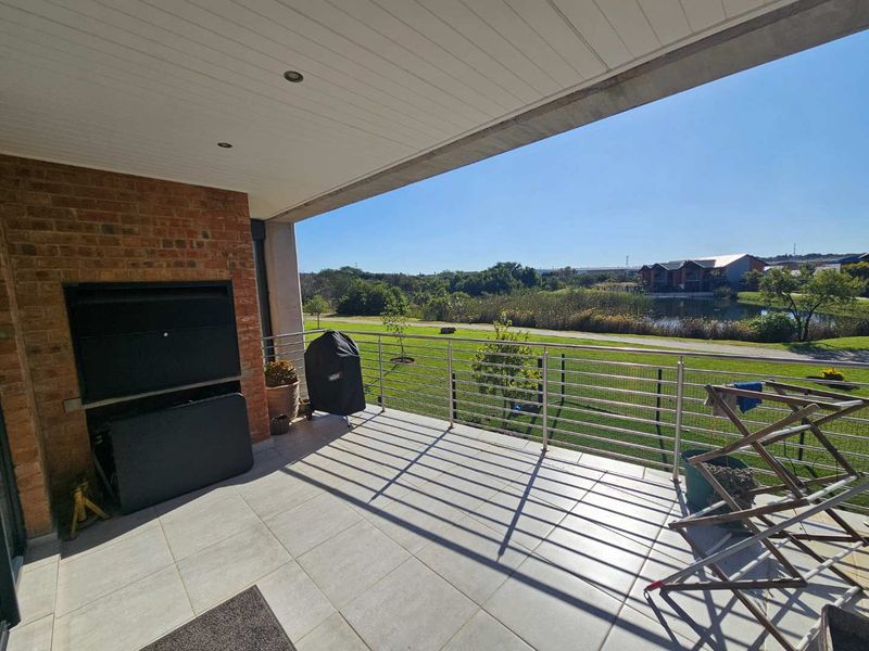 Stunning Modern 3-Bedroom 1st floor Apartment for Sale in Six Fountains Estate. Stunning view! Truly the entertainer's dream! - Photo 4