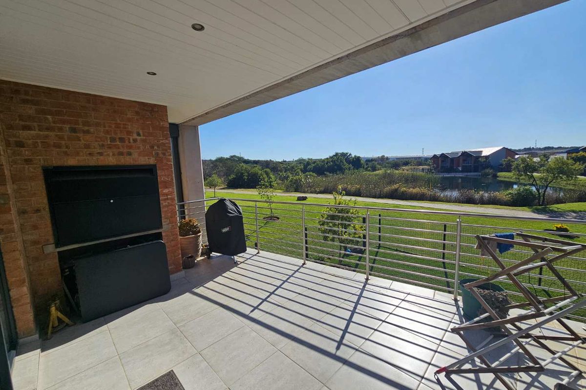 Stunning Modern 3-Bedroom 1st floor Apartment for Sale in Six Fountains Estate. Stunning view! Truly the entertainer's dream! - Photo 4