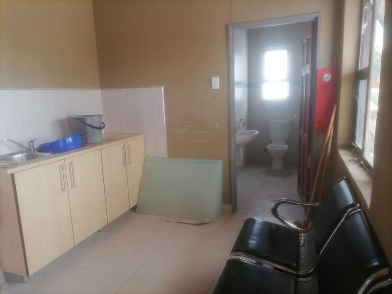 Industrial Plot with offices and workshops  - Ongwediva - Photo 2