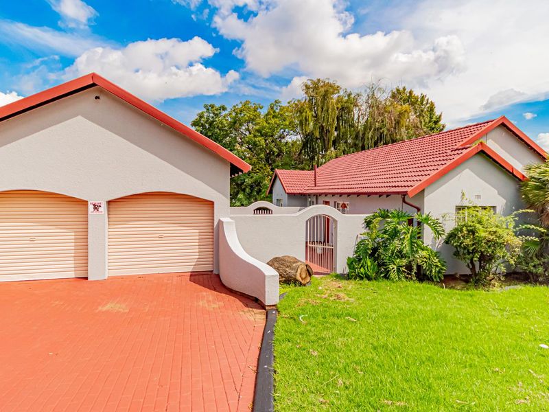 Family home for Sale - Photo 2