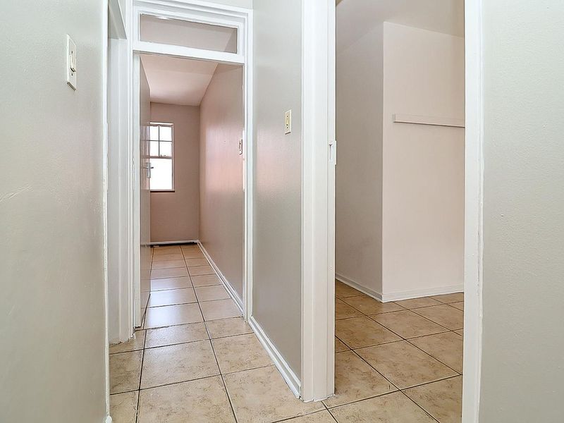Two Bedroom Apartment Conveniently Located! - Photo 8