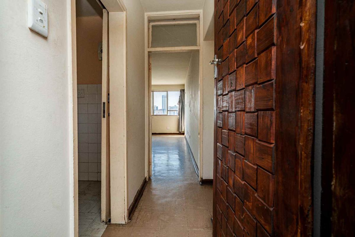 Affordable CBD Studio in an Iconic Durban Landmark – The Perfect Lock-Up-and-Go or Investment - Photo 5