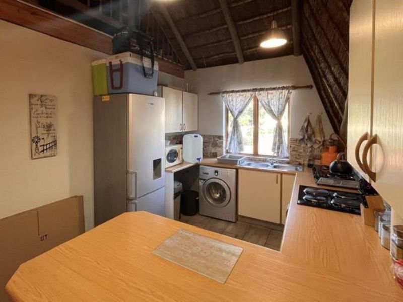 Spacious Loft Apartment in Secure Paulshof Complex - Photo 6