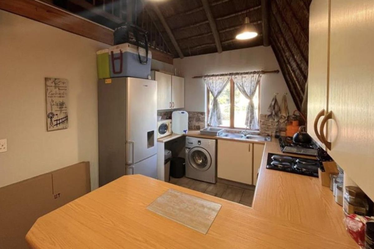 Spacious Loft Apartment in Secure Paulshof Complex - Photo 3