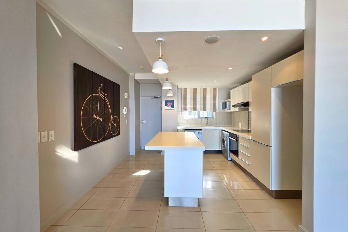 Top Floor 2 Bedroom Apartment in Montclare Place - Photo 3