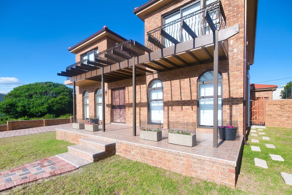 Four bedroom home in De Kelders - Sea views - Photo 3