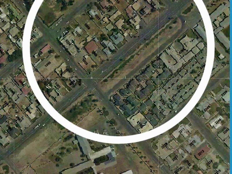 Located in the CBD close to Shops! - Photo 3