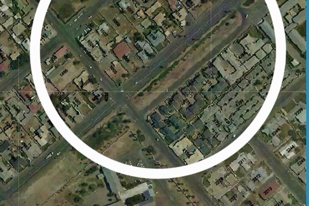 Located in the CBD close to Shops! - Photo 3