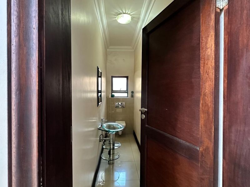 6 Bedroom plus Staff room - Furniture optional - Photo 7