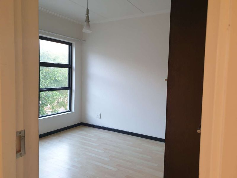 Trendy Lifestyle With Picturesque Views - Photo 7