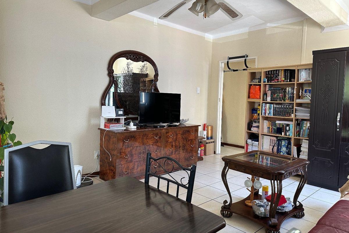 Spacious Apartment Centrally Located - Photo 5