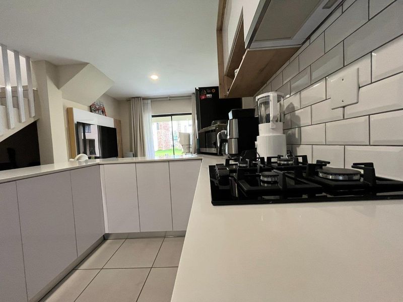 Newly Renovated 2-Bedroom Duplex – Kings Gate Estate Price: R1,180,000 | No Transfer Duty - Photo 6