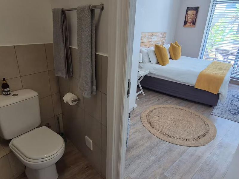 Easy Beachfront Living in Muizenberg - Photo 7