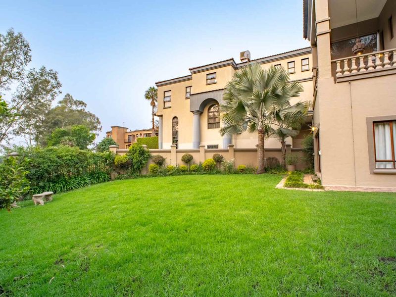 Elegant 4-Bedroom Mansion with Cinema, Solar Power & Breathtaking Views | Waterkloof Palms Estate - Photo 7