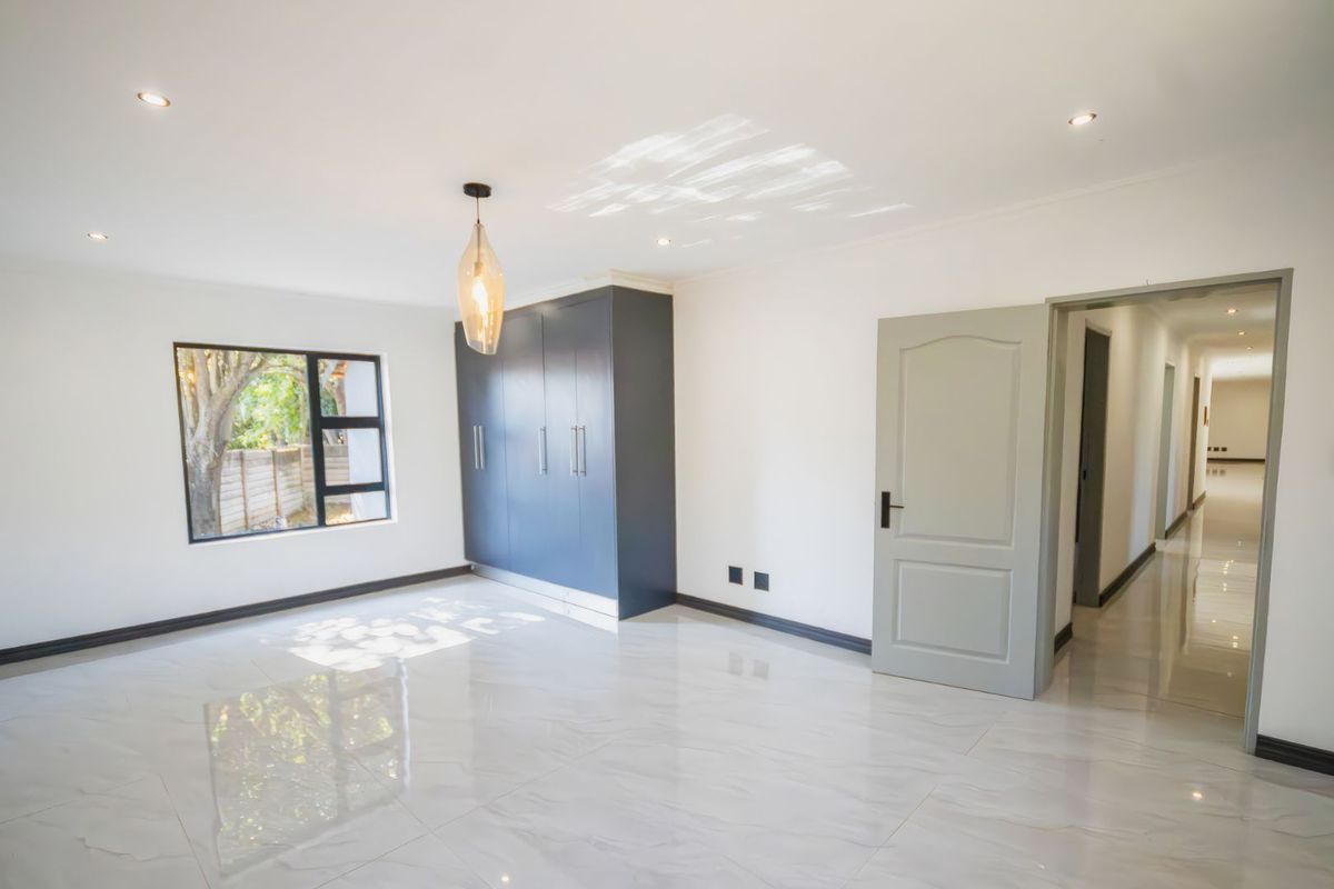 Looking for a HUGE family compound? - Photo 4