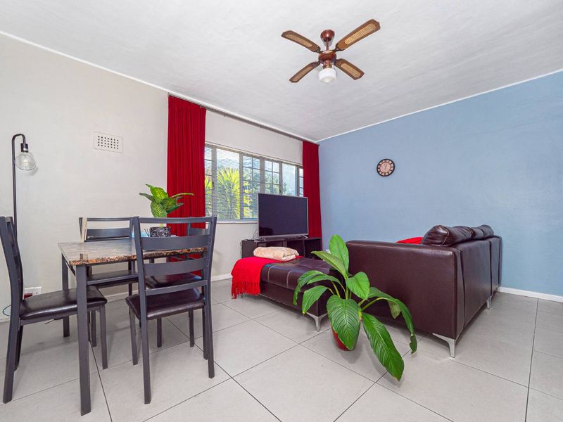 Modern Apartment with Spacious Garage in Prime Claremont Upper Location. - Photo 4