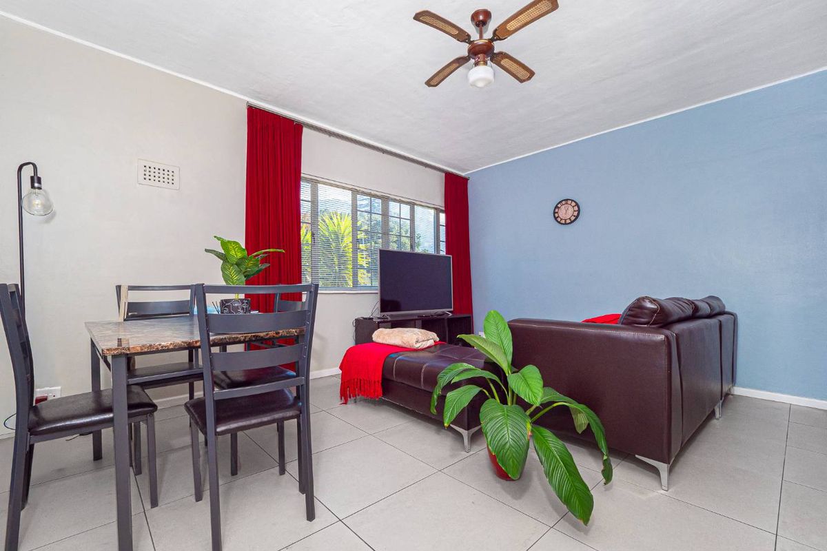 Modern Apartment with Spacious Garage in Prime Claremont Upper Location. - Photo 4