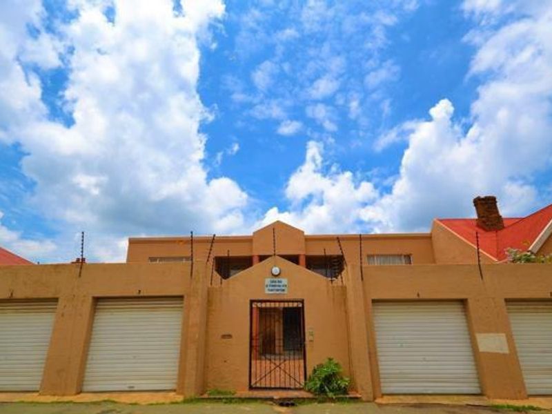 4 x 3 bedroom sectional title townhouses with single lock up garages - Photo 6