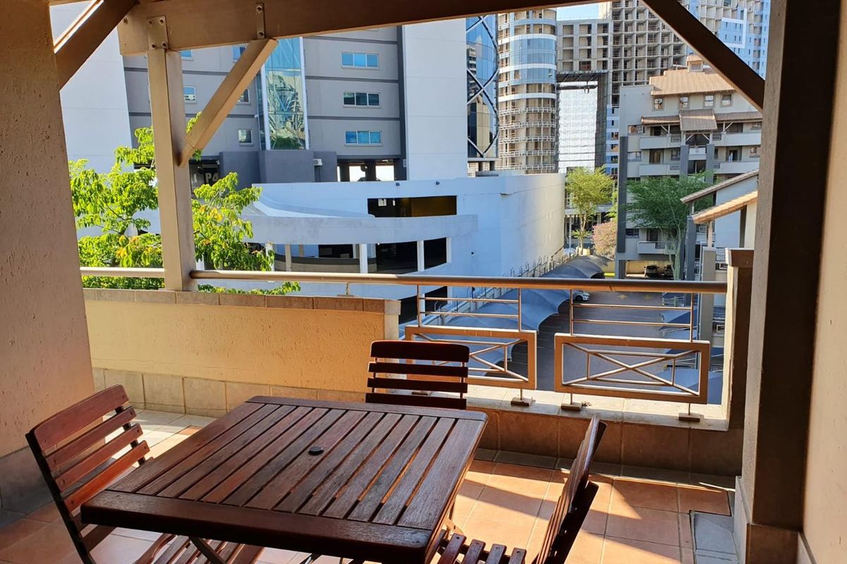 A CHARMING TWO BEDROOM FURNISHED APARTMENT - Photo 4