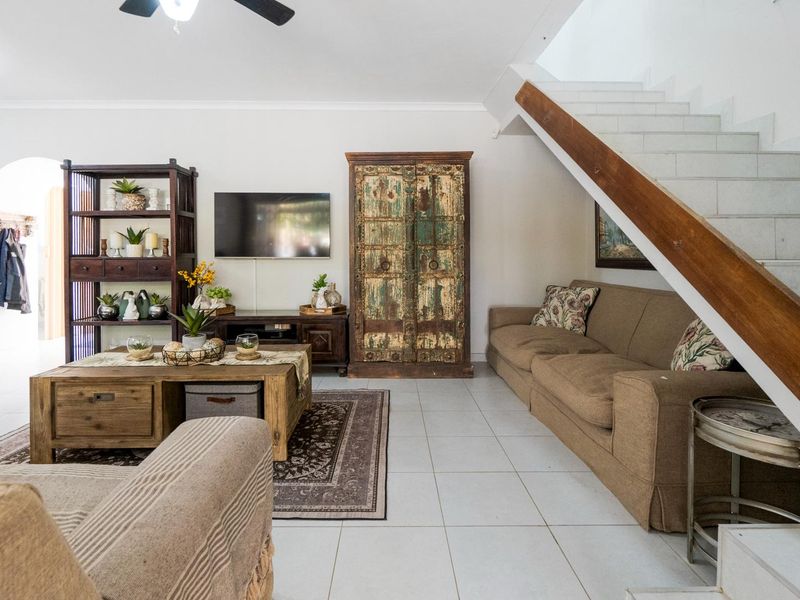 Modern duplex unit - Photo 4