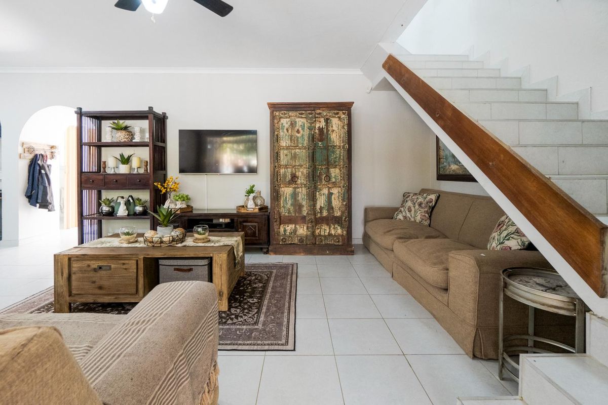 Modern duplex unit - Photo 4