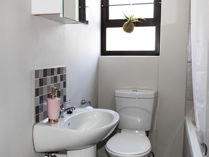Ground-Floor 2-Bedroom Apartment - Photo 9