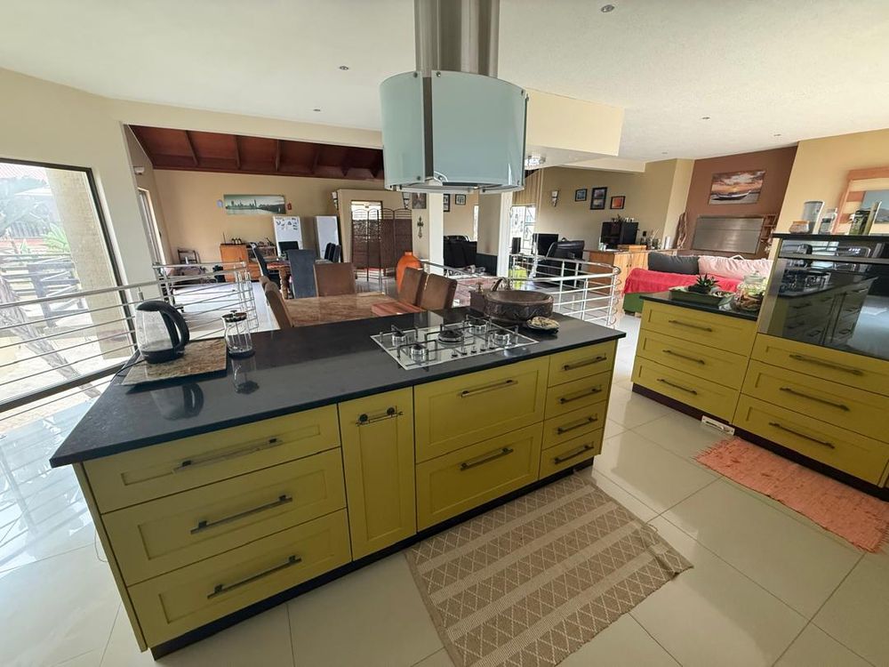 Kitchen with BIC, oven and stove
