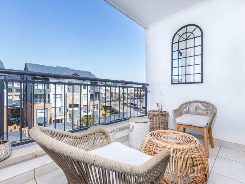 Large 2 bedroom aprtment in a World-Class Lifestyle Estate - Photo 8