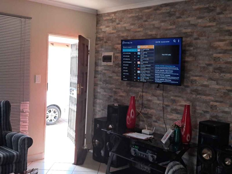 A beautiful 2 bedroom house in The Orchards - Photo 6