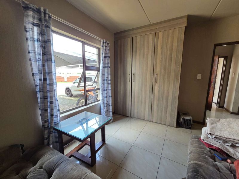 "Hassle-Free Investment with Existing Tenant Income" - Photo 4