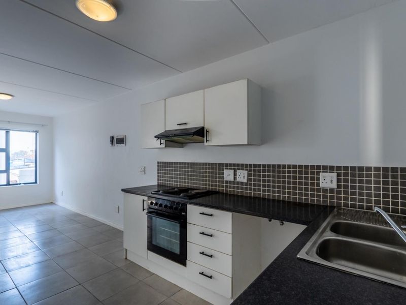2 Bedroom Apartment - Photo 2
