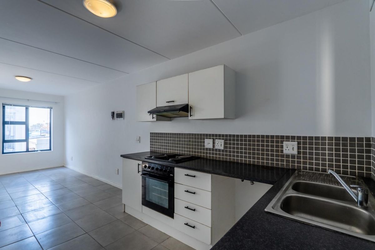 2 Bedroom Apartment - Photo 2