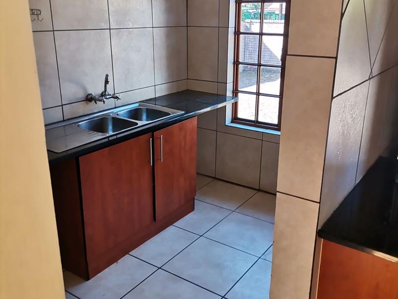 HOUSE AVAILABLE IN PRETORIA NORTH : 1 MAY 2026 - Photo 3