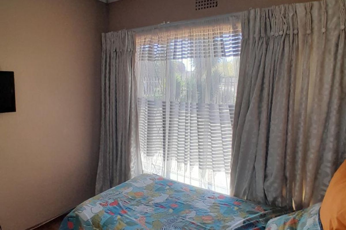 Spacious 4 Bedroom family home - Photo 3