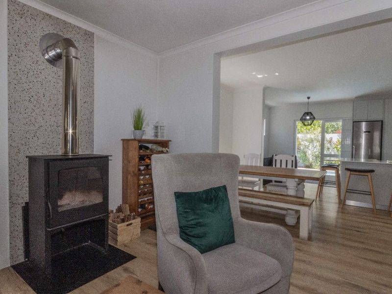 Beautifully Maintained Double-Storey Home in Sought-After Coral Grove - Photo 8