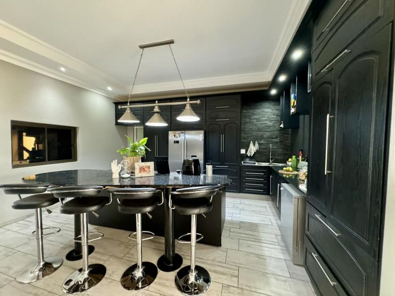 3 Bedroom House For Sale in Elisenheim - Photo 3