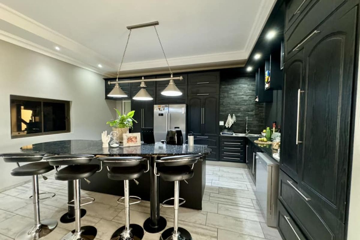 3 Bedroom House For Sale in Elisenheim - Photo 3