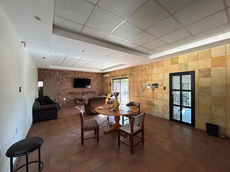 PRIME OFFICE INVESTMENT IN A HIGH-DEMAND LOCATION - Photo 4