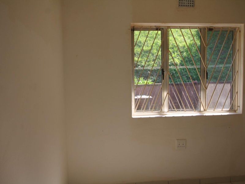 Spacious 4 Bedroom House for Sale - Photo 10