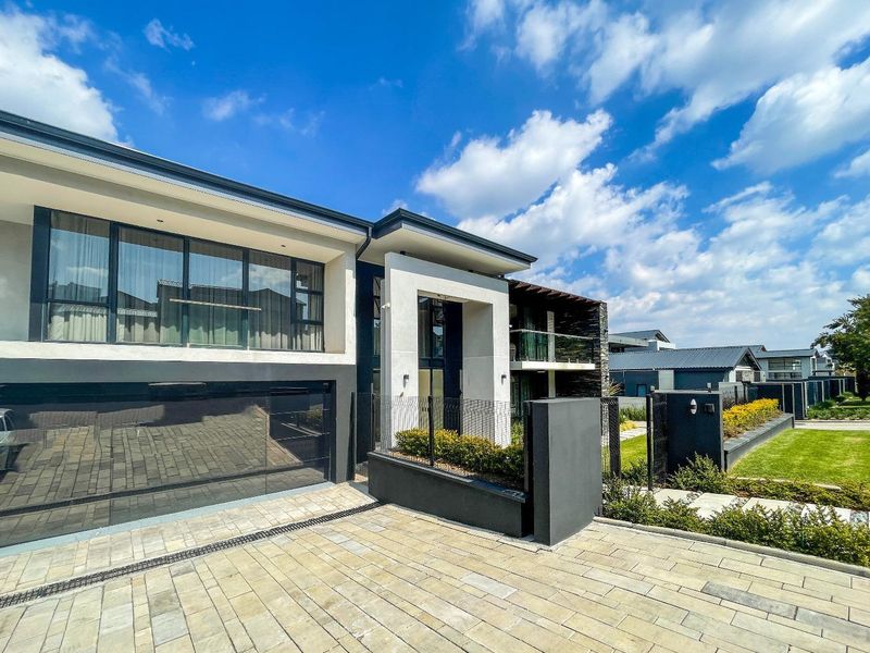 Stunning Five Bedroom Home Available in Waterfall Country Estate - Photo 2