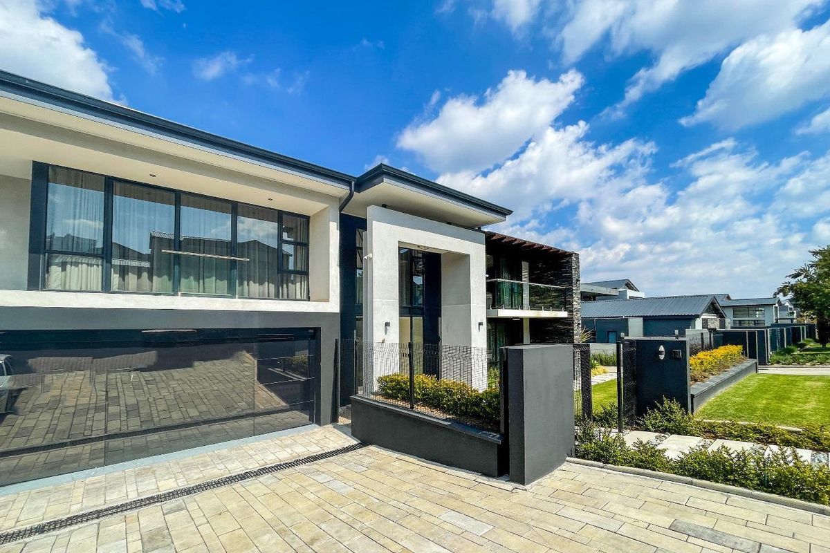 Stunning Five Bedroom Home Available in Waterfall Country Estate - Photo 2