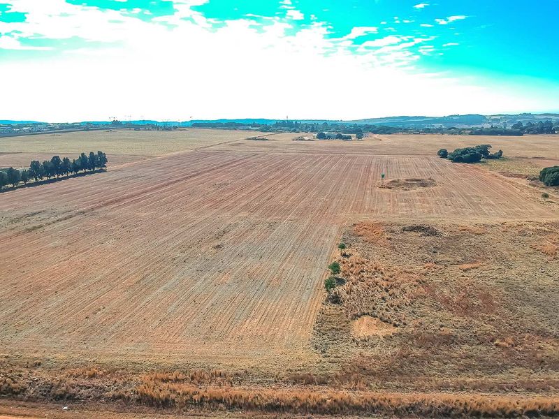 Very Large vacant stand on Garsfontein Road, close to The Hills Estate - Photo 2