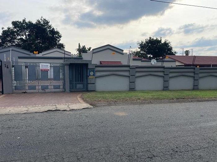 Property #2433056, House Pending Sale in Klopperpark