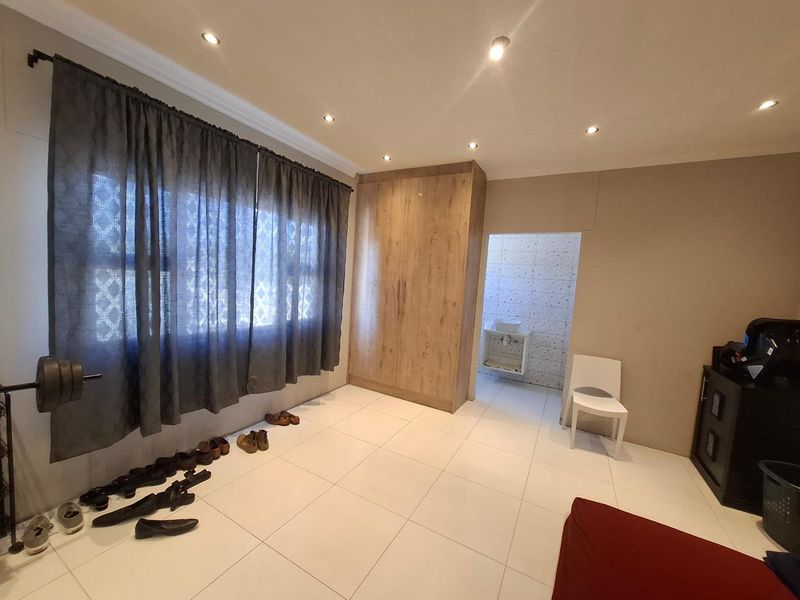 🏡 FOR SALE | DOUBLE-STORY HOUSE IN CIMBEBASIA 💰 N$ 2,850,000 Excluding Costs - Photo 10