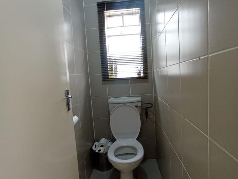 3 Bedroom House for Sale in Nkwe Estate - Photo 9