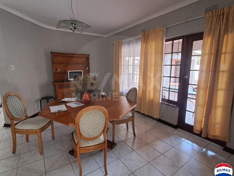 Spacious 5-Bedroom Furnished Contractor Accommodation with Pool, Braai, and Double Garage - Photo 7