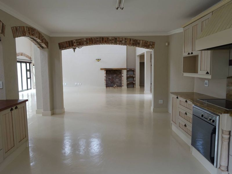 Tuscan-style Mansion in quite street - Photo 9