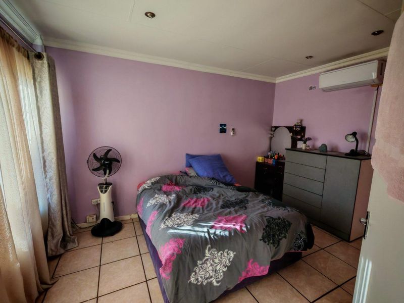 Townhouse For Sale - Photo 6