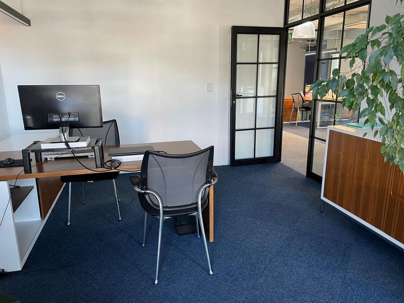 213.7m2  to Let | Southern Suburbs - Photo 8